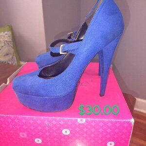 Blue Velvet Shoezaddle